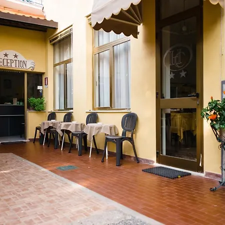 Cynthia Hotel 2*
